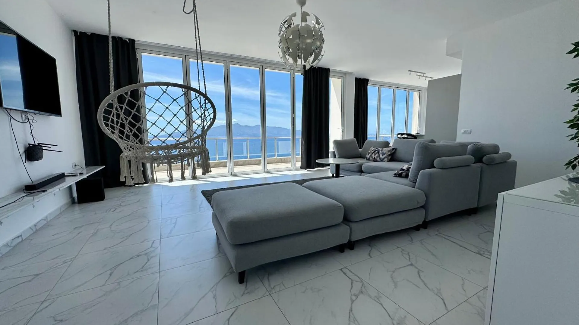 SarandëPenthouse Paulinaアパートメント アルバニア