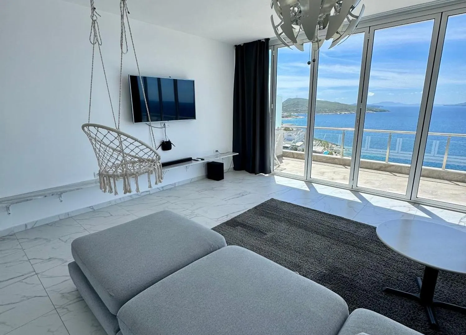 SarandëPenthouse Paulinaアパートメント アルバニア